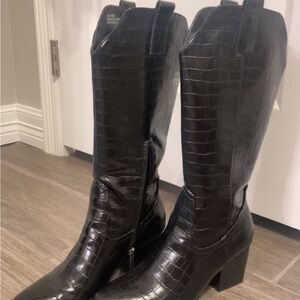 Forever 21 Black Heeled Boots with Chunky Heel